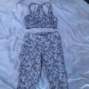 Woman’s Sports Leggings and Bra Set